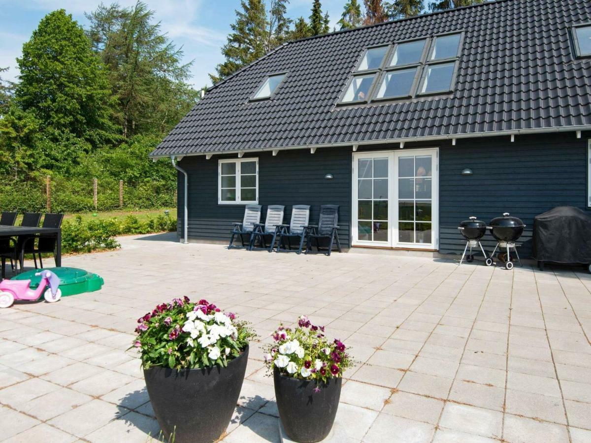 10 Person Holiday Home In Glesborg Bagian luar foto